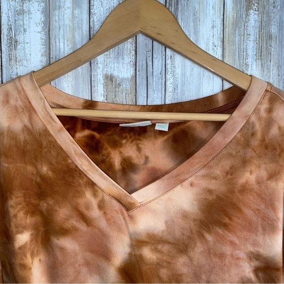 LOGO Lounge Brushed Tie Dye V Neck - Picture 6 of 7